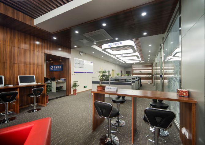 裝修解析：辦公室裝修的細(xì)節(jié)問(wèn)題：天、地、隔(圖1)